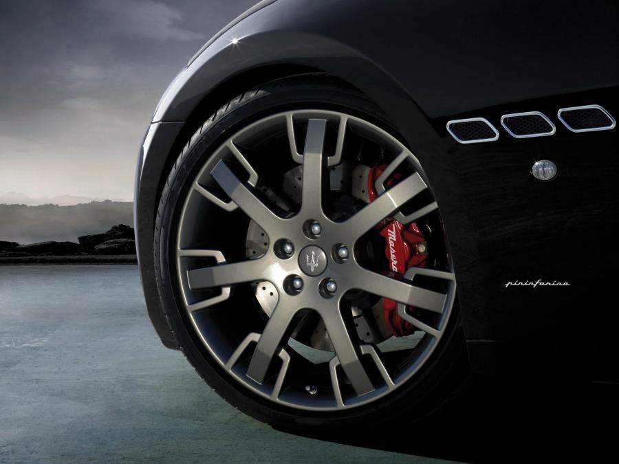  Maserati GranTurismo S 2010 года  (фото 6 из 13)